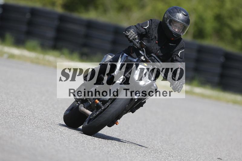 /Archiv-2025/09 22.04.2025 Cornu Master School ADR/rot-rouge/40